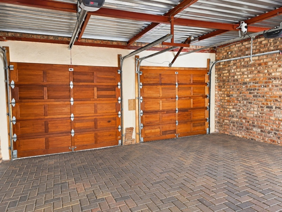 5 Bedroom Property for Sale in Wilgehof Free State